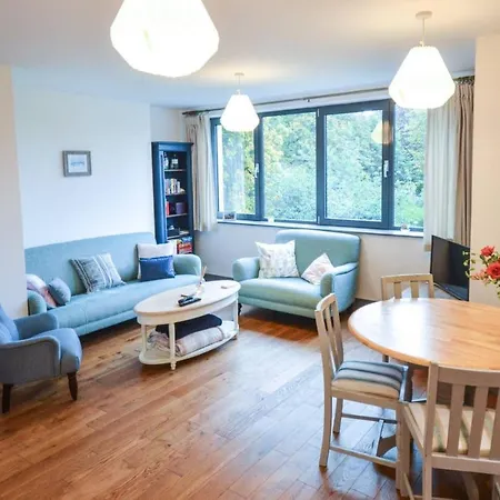 Bright One Bedroom Clifton City Pad